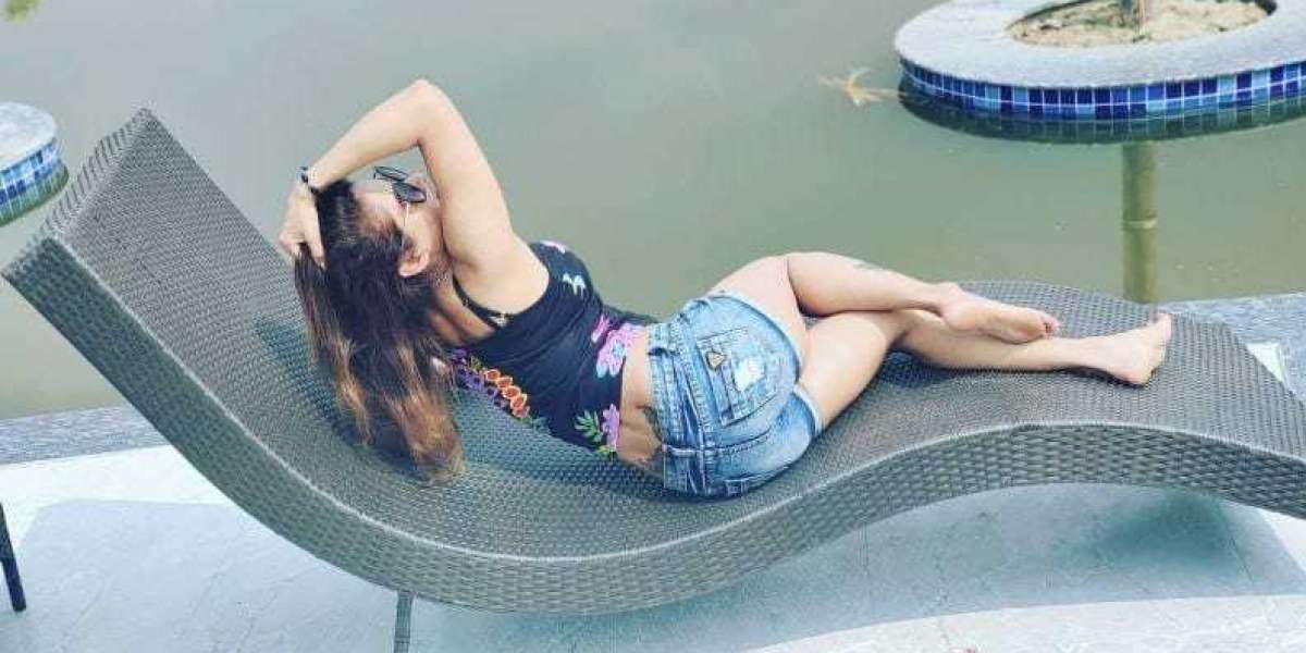 Turn Soft And Serene Evenings Magical With Women From Independent Surat Escort Service