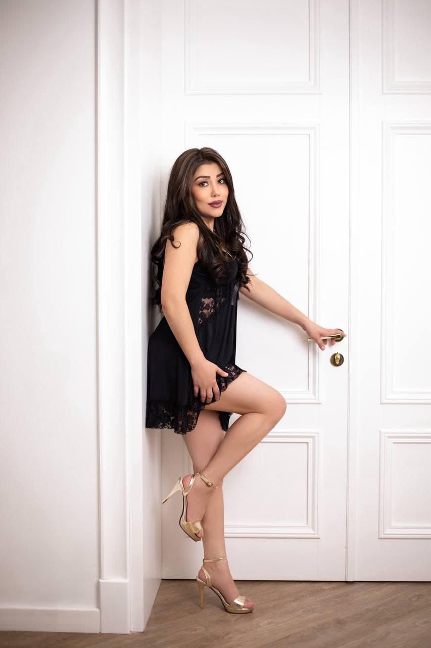 Accompany A Woman Of Escort Service In Ghaziabad In Flickering Evening Lights - Genius Vision